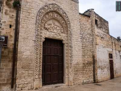 Realizzato nella seconda met� del XIII secolo in pietra da Anseramo da Trani, noto scultore pugliese...